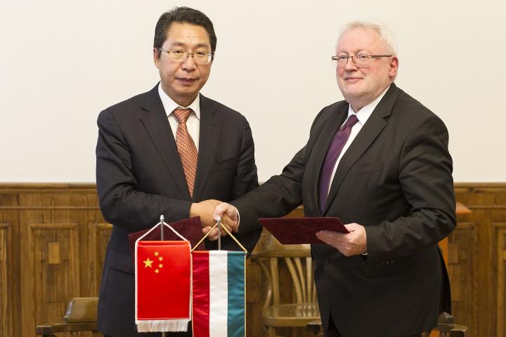 Dr. Shen Changyu, a SIPO elnöke és Dr. Bendzsel Miklós, az SZTNH elnöke
